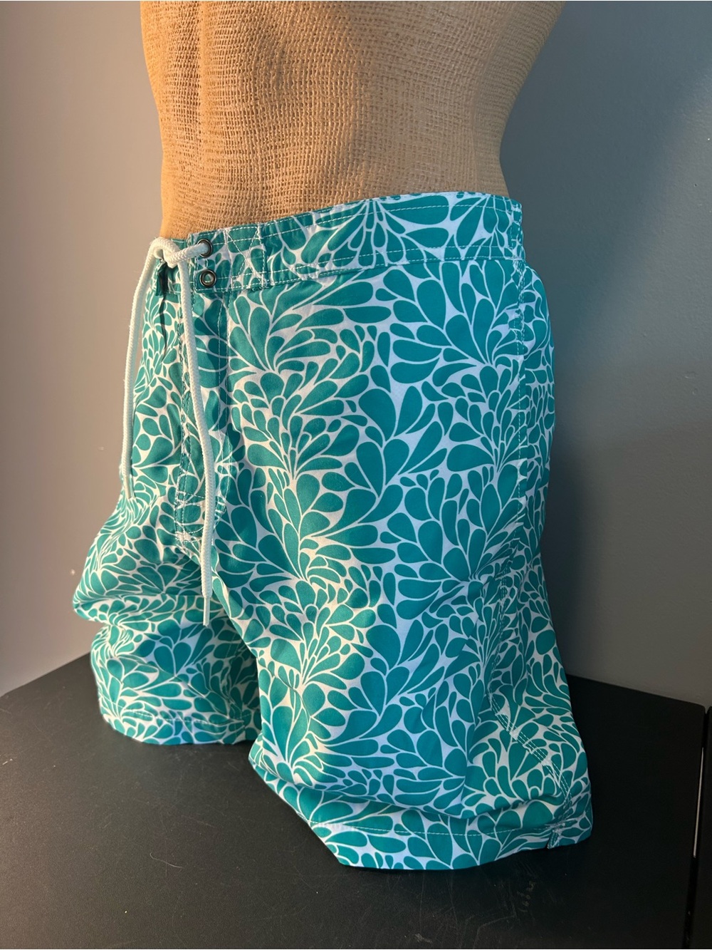Trunks Surf & Swim Men’s XL Swim Trunks with Liner Teal and White Floral